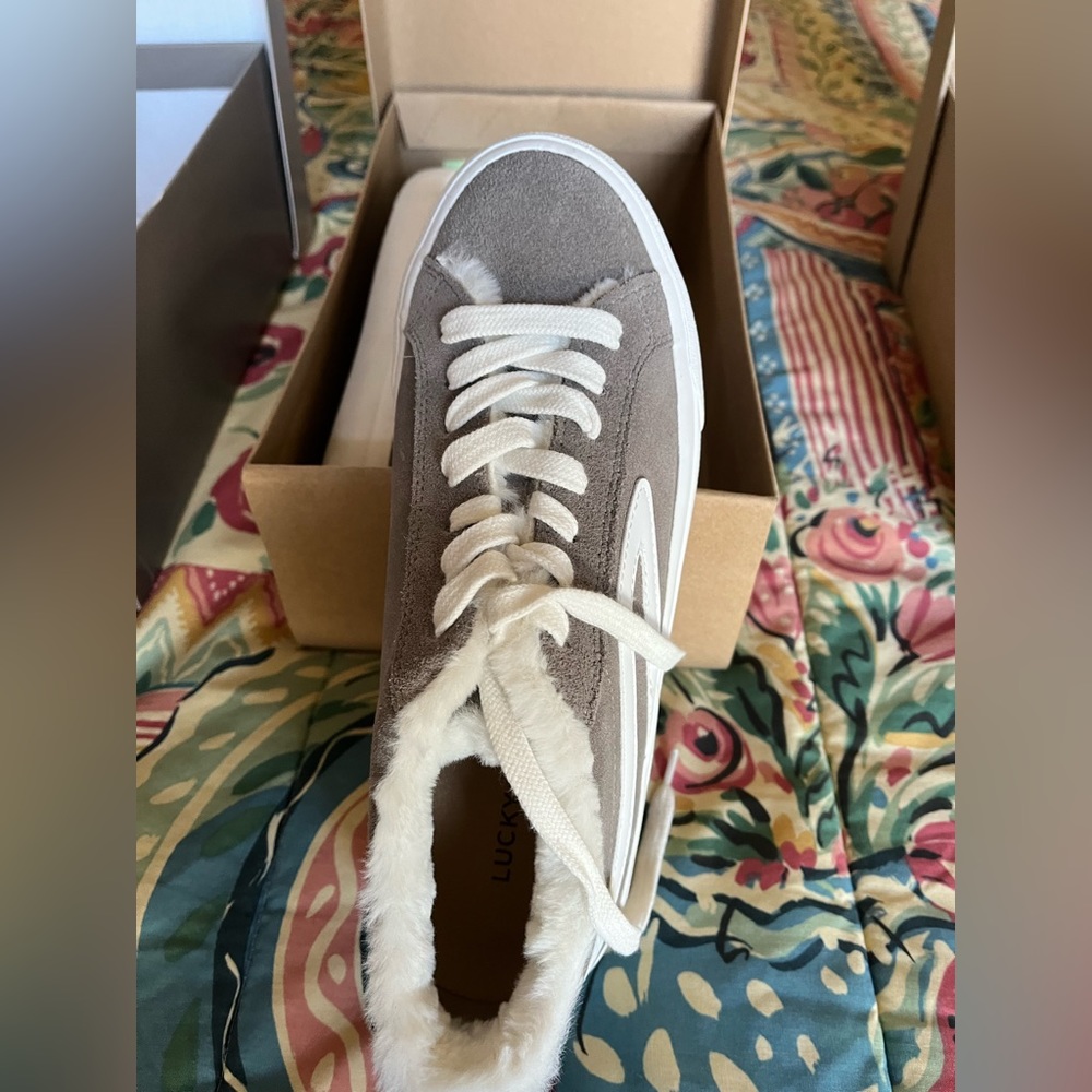 Lucky Brand sneaker with fur size 8